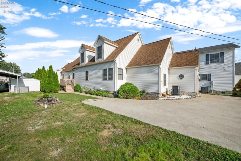 1551 Anchor Avenue, Port Clinton, 43452, 3 Bedrooms Bedrooms, ,3 BathroomsBathrooms,Residential,For Sale,Anchor,20262551