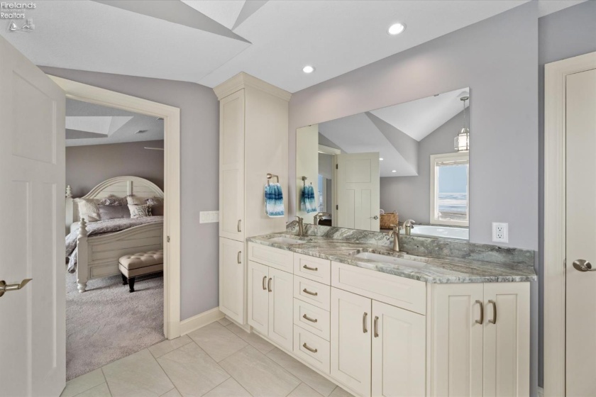 2511 Sand Road, Port Clinton, 43452, 4 Bedrooms Bedrooms, ,4 BathroomsBathrooms,Residential,For Sale,Sand,20262555