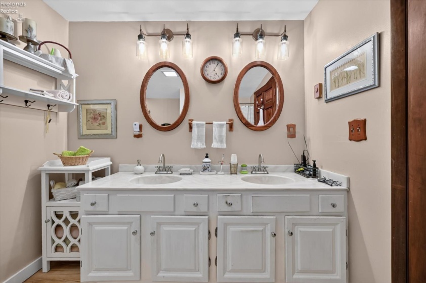 280 Meechen, Put-In-Bay, 43456, 3 Bedrooms Bedrooms, ,2 BathroomsBathrooms,Residential,For Sale,Meechen,20262520
