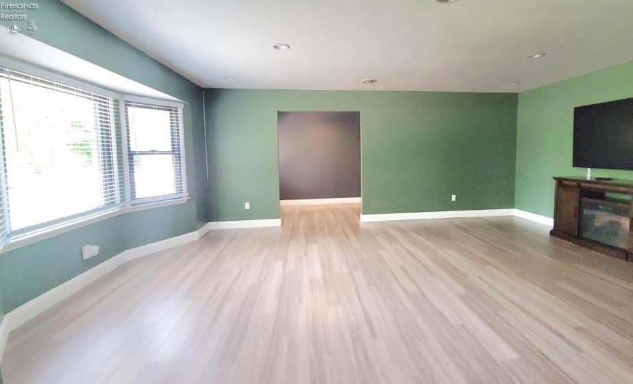 4612 Columbus Avenue, Sandusky, 44870, 4 Bedrooms Bedrooms, ,3 BathroomsBathrooms,Residential,For Sale,Columbus,20262489