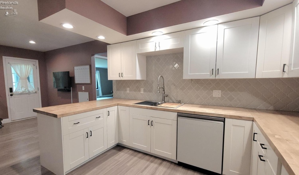 4612 Columbus Avenue, Sandusky, 44870, 4 Bedrooms Bedrooms, ,3 BathroomsBathrooms,Residential,For Sale,Columbus,20262489