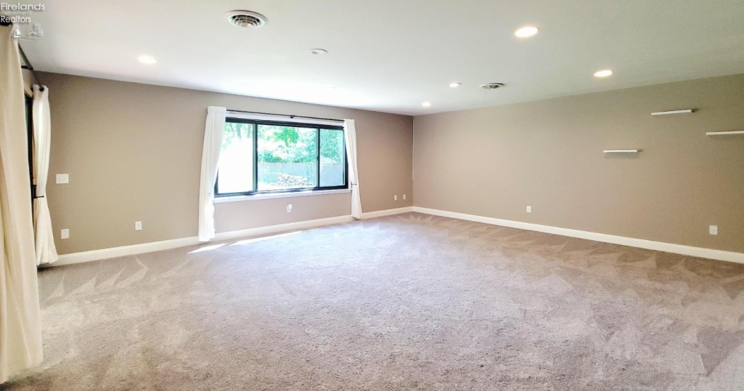 4612 Columbus Avenue, Sandusky, 44870, 4 Bedrooms Bedrooms, ,3 BathroomsBathrooms,Residential,For Sale,Columbus,20262489