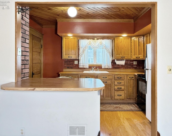 18 Maple Street, Tiffin, 44883, 2 Bedrooms Bedrooms, ,2 BathroomsBathrooms,Residential,For Sale,Maple,20262478