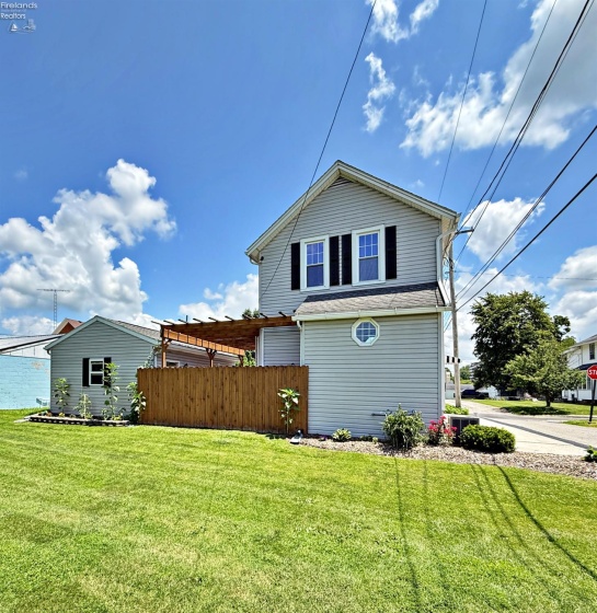 18 Maple Street, Tiffin, 44883, 2 Bedrooms Bedrooms, ,2 BathroomsBathrooms,Residential,For Sale,Maple,20262478