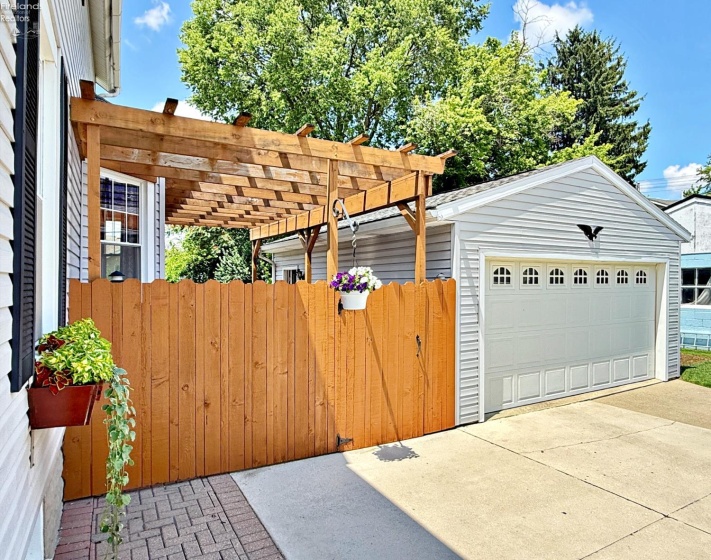 18 Maple Street, Tiffin, 44883, 2 Bedrooms Bedrooms, ,2 BathroomsBathrooms,Residential,For Sale,Maple,20262478