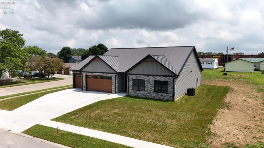 203 Crestwood Drive, Willard, 44890, 3 Bedrooms Bedrooms, ,2 BathroomsBathrooms,Residential,For Sale,Crestwood,20262571