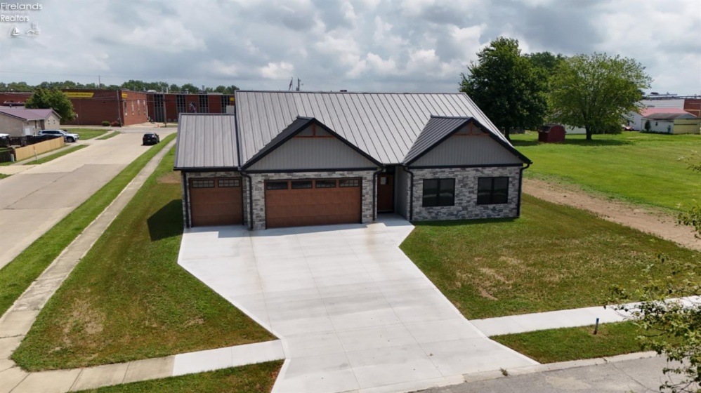 203 Crestwood Drive, Willard, 44890, 3 Bedrooms Bedrooms, ,2 BathroomsBathrooms,Residential,For Sale,Crestwood,20262571