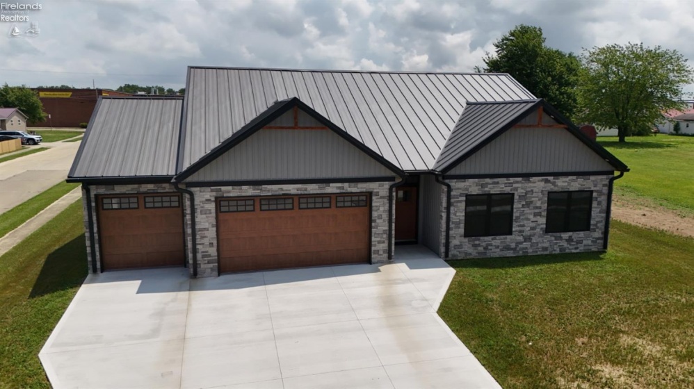 203 Crestwood Drive, Willard, 44890, 3 Bedrooms Bedrooms, ,2 BathroomsBathrooms,Residential,For Sale,Crestwood,20262571
