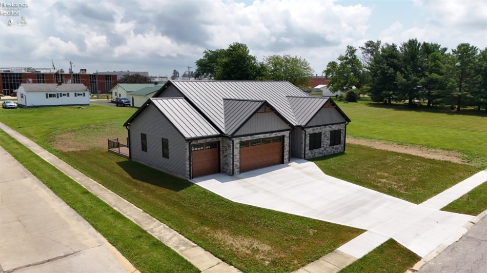 203 Crestwood Drive, Willard, 44890, 3 Bedrooms Bedrooms, ,2 BathroomsBathrooms,Residential,For Sale,Crestwood,20262571