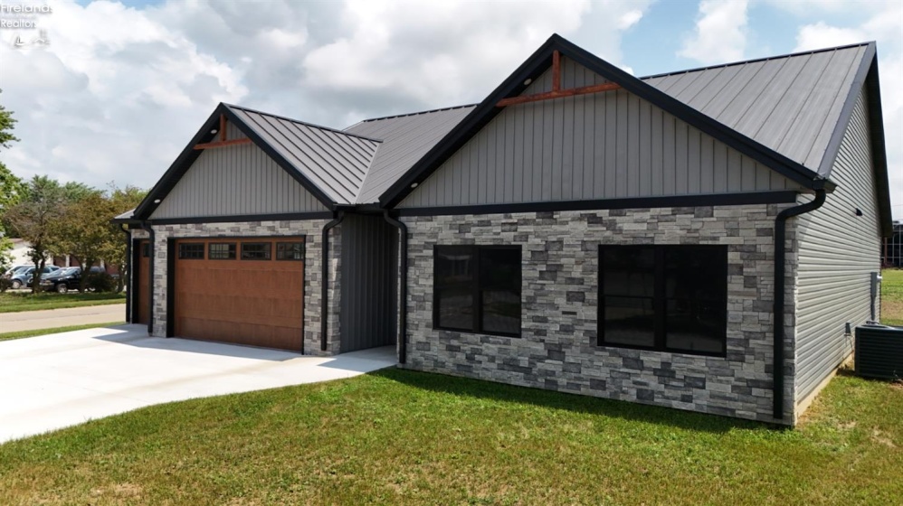 203 Crestwood Drive, Willard, 44890, 3 Bedrooms Bedrooms, ,2 BathroomsBathrooms,Residential,For Sale,Crestwood,20262571