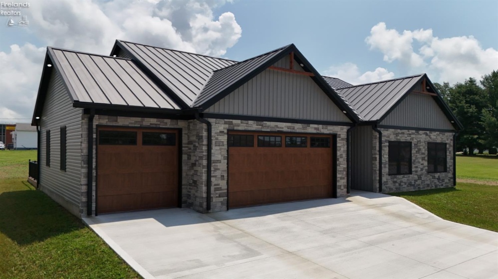 203 Crestwood Drive, Willard, 44890, 3 Bedrooms Bedrooms, ,2 BathroomsBathrooms,Residential,For Sale,Crestwood,20262571
