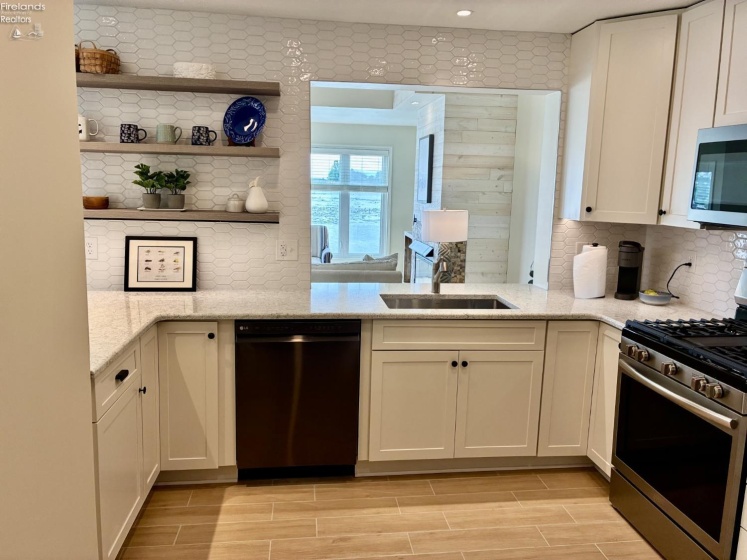 51 Harbors End Drive, Port Clinton, 43452, 2 Bedrooms Bedrooms, ,2 BathroomsBathrooms,Residential,For Sale,Harbors End,20262608