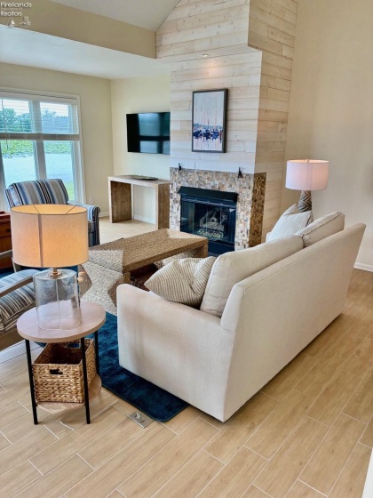 51 Harbors End Drive, Port Clinton, 43452, 2 Bedrooms Bedrooms, ,2 BathroomsBathrooms,Residential,For Sale,Harbors End,20262608