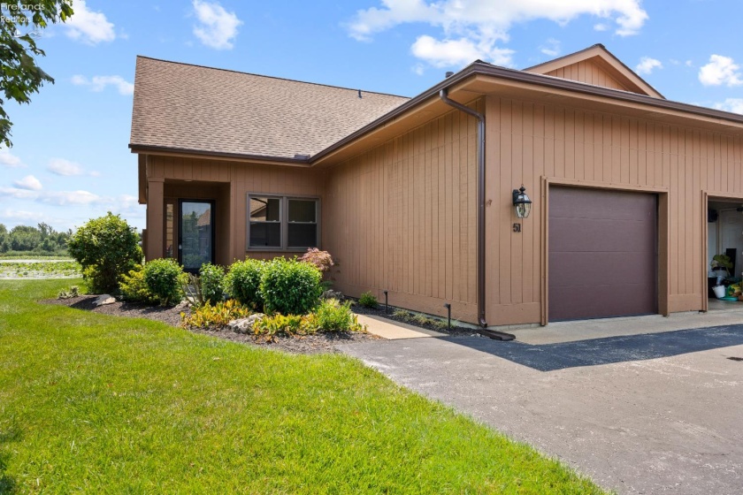 51 Harbors End Drive, Port Clinton, 43452, 2 Bedrooms Bedrooms, ,2 BathroomsBathrooms,Residential,For Sale,Harbors End,20262608
