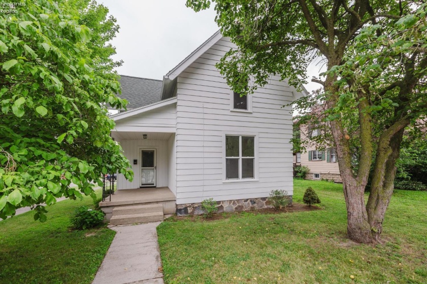 401 Vine Street, Clyde, 43410, 3 Bedrooms Bedrooms, ,2 BathroomsBathrooms,Residential,For Sale,Vine,20262602