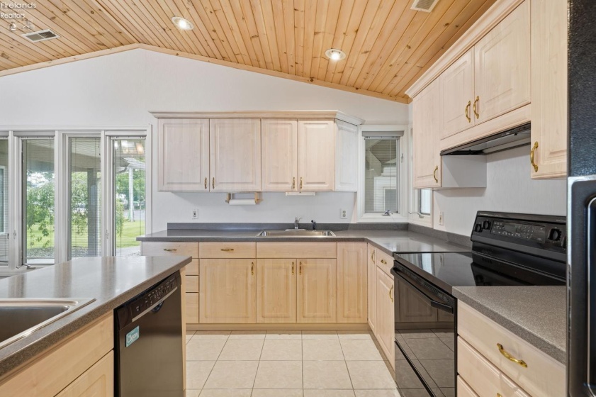 1598 Edgewater Drive, Port Clinton, 43452, 3 Bedrooms Bedrooms, ,3 BathroomsBathrooms,Residential,For Sale,Edgewater,20262605