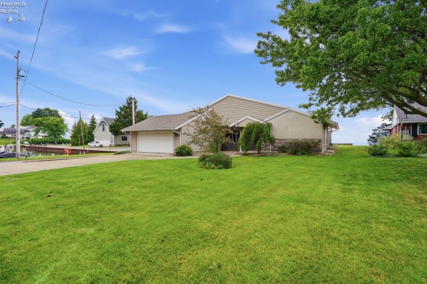 1598 Edgewater Drive, Port Clinton, 43452, 3 Bedrooms Bedrooms, ,3 BathroomsBathrooms,Residential,For Sale,Edgewater,20262605