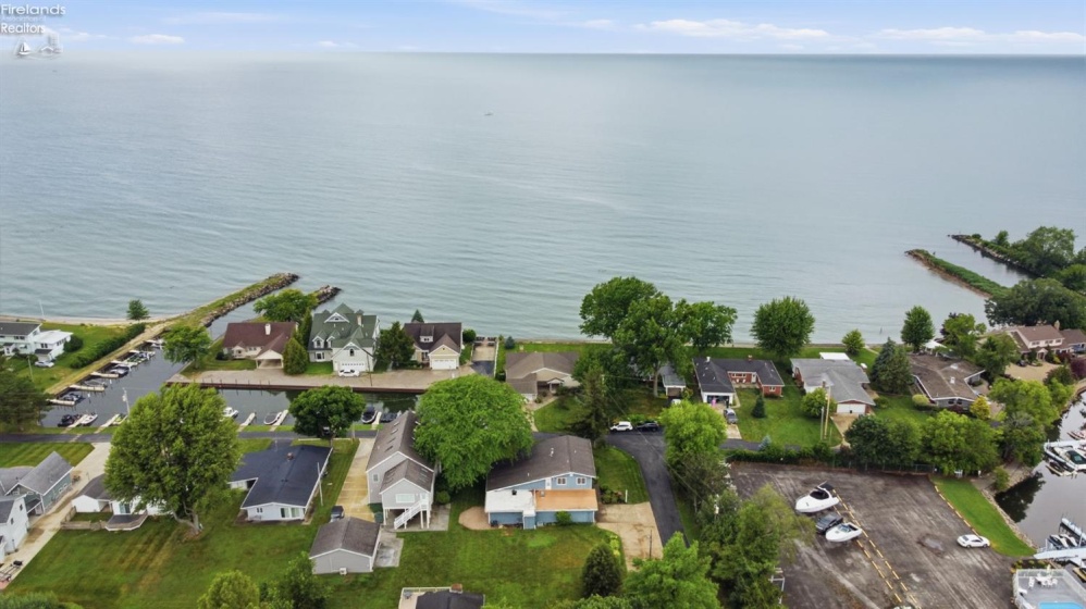 1598 Edgewater Drive, Port Clinton, 43452, 3 Bedrooms Bedrooms, ,3 BathroomsBathrooms,Residential,For Sale,Edgewater,20262605