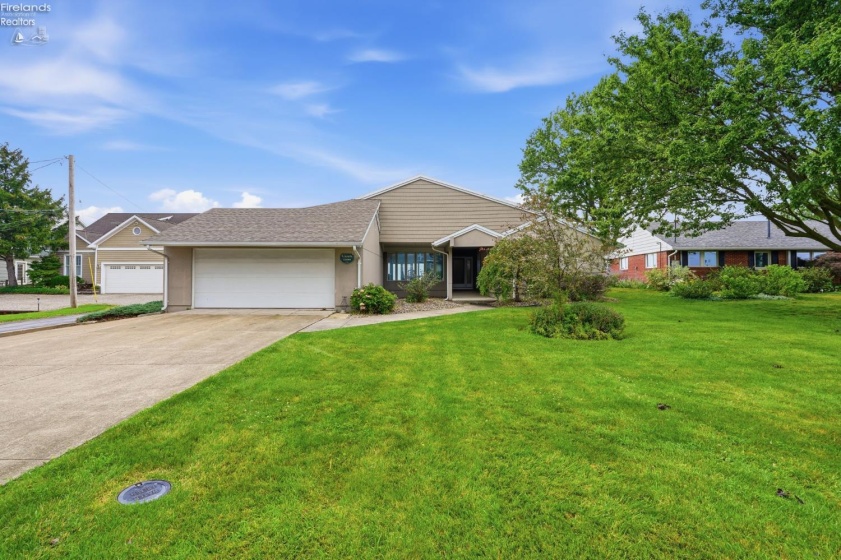 1598 Edgewater Drive, Port Clinton, 43452, 3 Bedrooms Bedrooms, ,3 BathroomsBathrooms,Residential,For Sale,Edgewater,20262605