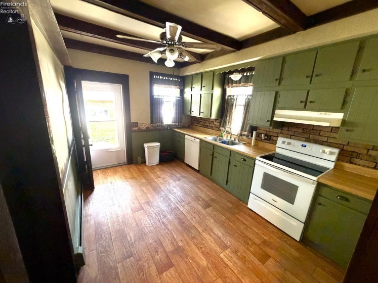 1404 Shelby Street, Sandusky, 44870, 4 Bedrooms Bedrooms, ,2 BathroomsBathrooms,Residential,For Sale,Shelby,20262619
