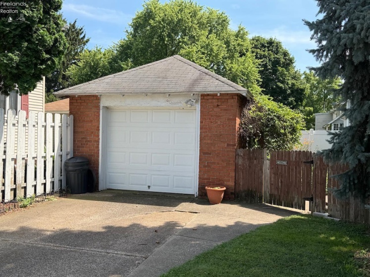 1404 Shelby Street, Sandusky, 44870, 4 Bedrooms Bedrooms, ,2 BathroomsBathrooms,Residential,For Sale,Shelby,20262619