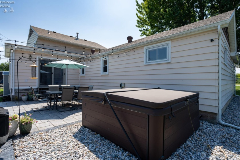 818 Front Street, Pemberville, 43450, 5 Bedrooms Bedrooms, ,2 BathroomsBathrooms,Residential,For Sale,Front,20262465
