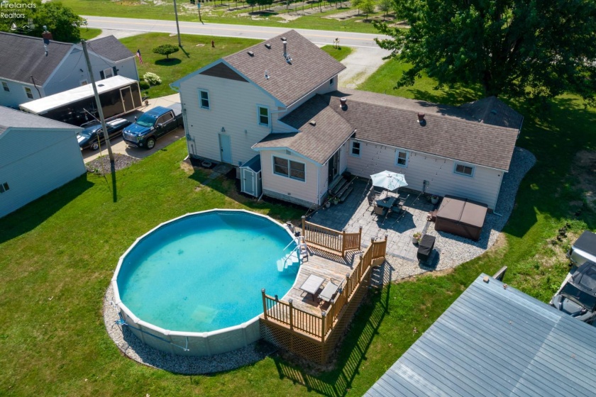 818 Front Street, Pemberville, 43450, 5 Bedrooms Bedrooms, ,2 BathroomsBathrooms,Residential,For Sale,Front,20262465
