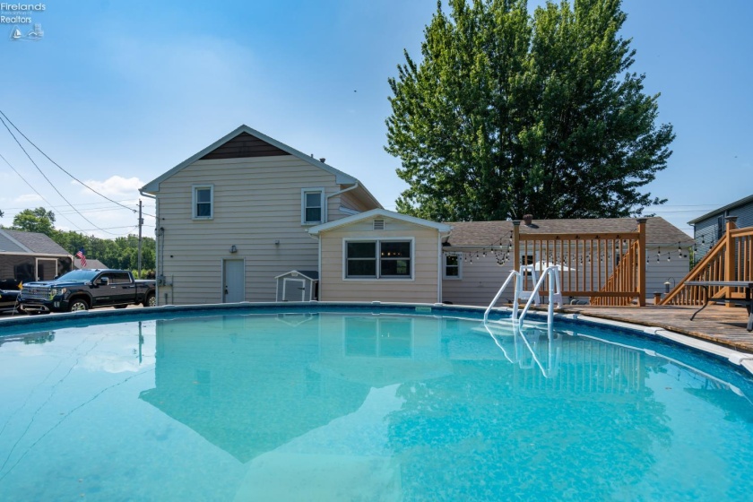 818 Front Street, Pemberville, 43450, 5 Bedrooms Bedrooms, ,2 BathroomsBathrooms,Residential,For Sale,Front,20262465