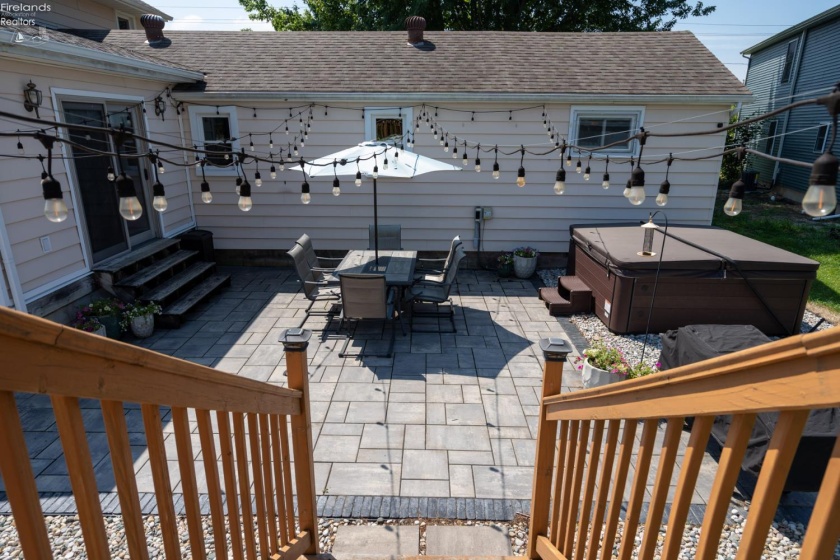 818 Front Street, Pemberville, 43450, 5 Bedrooms Bedrooms, ,2 BathroomsBathrooms,Residential,For Sale,Front,20262465