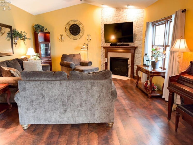 910 Water Street, Woodville, 43469, 4 Bedrooms Bedrooms, ,3 BathroomsBathrooms,Residential,For Sale,Water,20262547