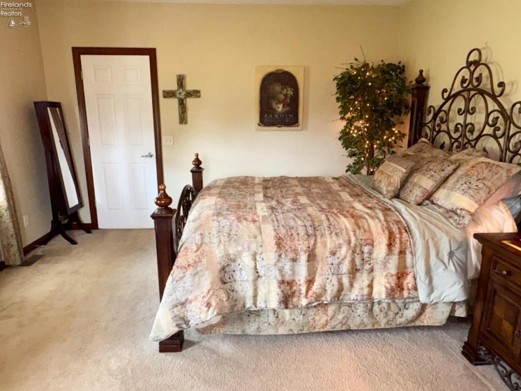 910 Water Street, Woodville, 43469, 4 Bedrooms Bedrooms, ,3 BathroomsBathrooms,Residential,For Sale,Water,20262547