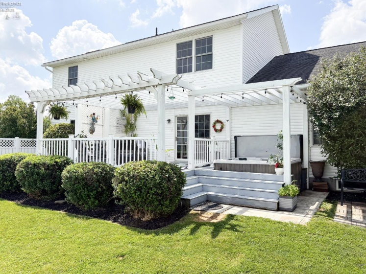 910 Water Street, Woodville, 43469, 4 Bedrooms Bedrooms, ,3 BathroomsBathrooms,Residential,For Sale,Water,20262547