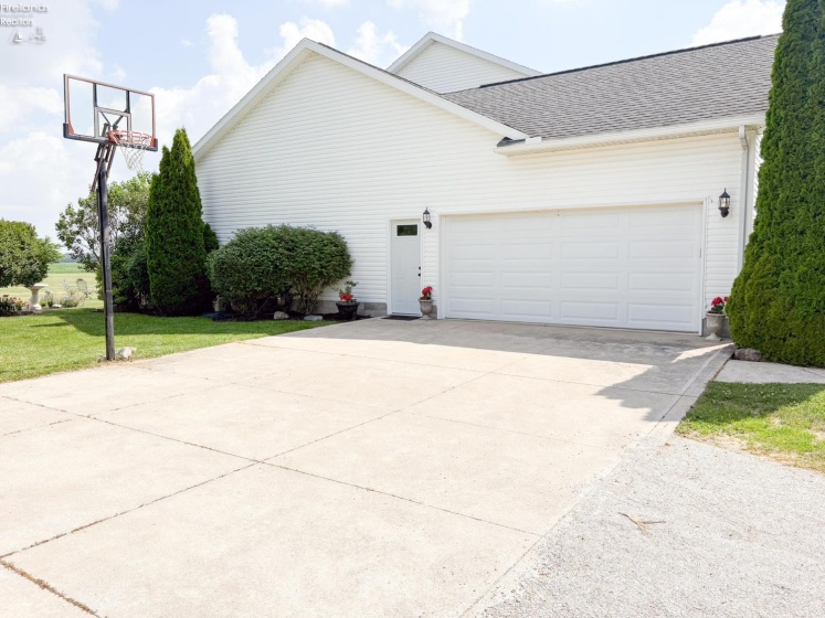 910 Water Street, Woodville, 43469, 4 Bedrooms Bedrooms, ,3 BathroomsBathrooms,Residential,For Sale,Water,20262547
