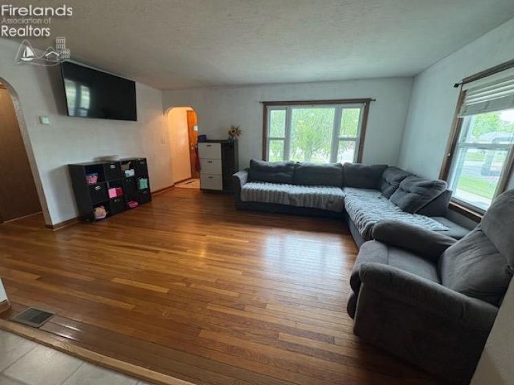 207 Gibson Street, Tiffin, 44883, 4 Bedrooms Bedrooms, ,3 BathroomsBathrooms,Residential,For Sale,Gibson,20262572