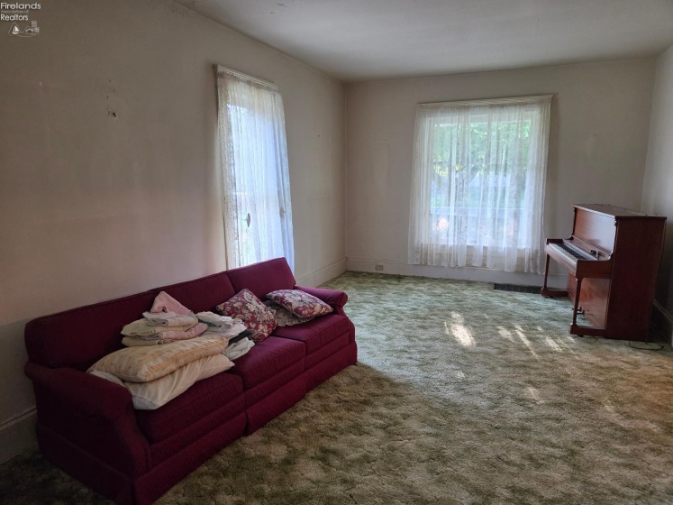 614 Park Avenue, Fremont, 43420, 4 Bedrooms Bedrooms, ,1 BathroomBathrooms,Residential,For Sale,Park,20262592