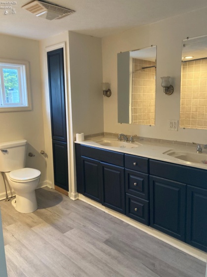 408 Vine Street, Clyde, 43410, 4 Bedrooms Bedrooms, ,2 BathroomsBathrooms,Residential,For Sale,Vine,20262583