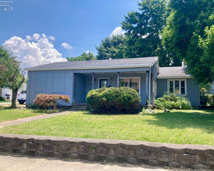 408 Vine Street, Clyde, 43410, 4 Bedrooms Bedrooms, ,2 BathroomsBathrooms,Residential,For Sale,Vine,20262583