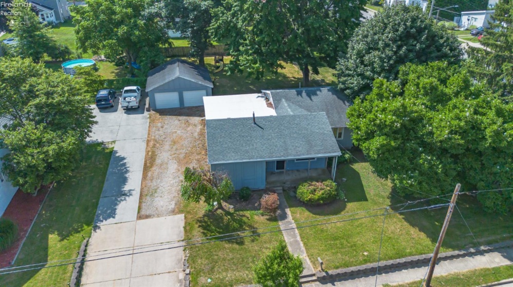 408 Vine Street, Clyde, 43410, 4 Bedrooms Bedrooms, ,2 BathroomsBathrooms,Residential,For Sale,Vine,20262583