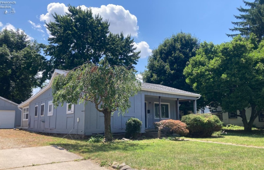 408 Vine Street, Clyde, 43410, 4 Bedrooms Bedrooms, ,2 BathroomsBathrooms,Residential,For Sale,Vine,20262583