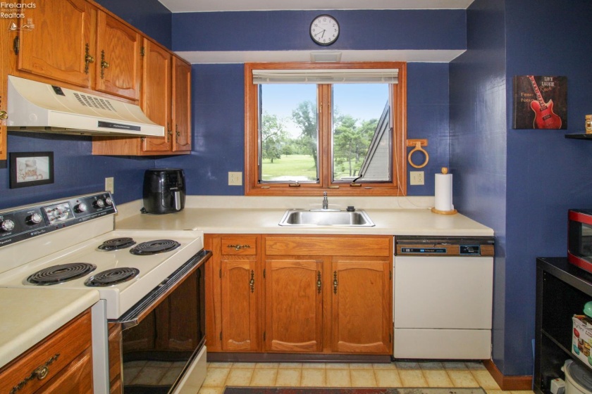 2594 Sun Valley Drive, Port Clinton, 43452, 2 Bedrooms Bedrooms, ,1 BathroomBathrooms,Residential,For Sale,Sun Valley,20262651