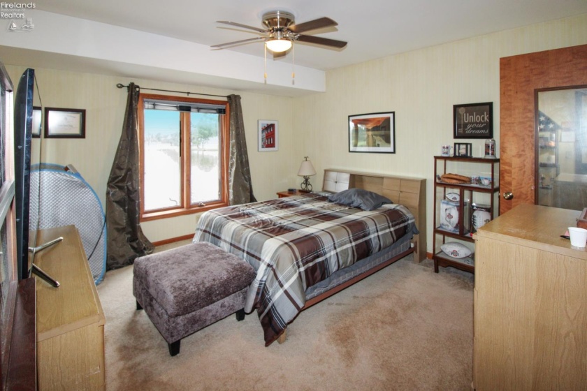 2594 Sun Valley Drive, Port Clinton, 43452, 2 Bedrooms Bedrooms, ,1 BathroomBathrooms,Residential,For Sale,Sun Valley,20262651