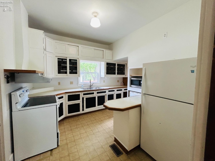 702 Main, Ada, 45810, 4 Bedrooms Bedrooms, ,2 BathroomsBathrooms,Residential,For Sale,Main,20262658
