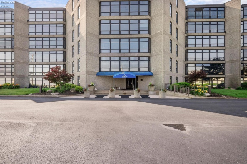 711 Lakeshore Drive, Port Clinton, 43452, 1 Bedroom Bedrooms, ,1 BathroomBathrooms,Residential,For Sale,Lakeshore,20262662
