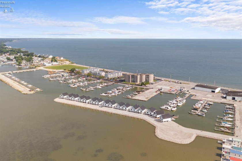 711 Lakeshore Drive, Port Clinton, 43452, 1 Bedroom Bedrooms, ,1 BathroomBathrooms,Residential,For Sale,Lakeshore,20262662