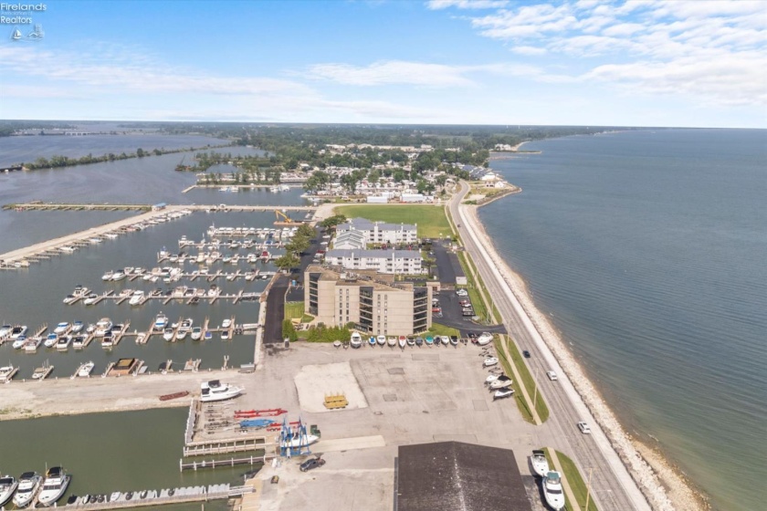 711 Lakeshore Drive, Port Clinton, 43452, 1 Bedroom Bedrooms, ,1 BathroomBathrooms,Residential,For Sale,Lakeshore,20262662
