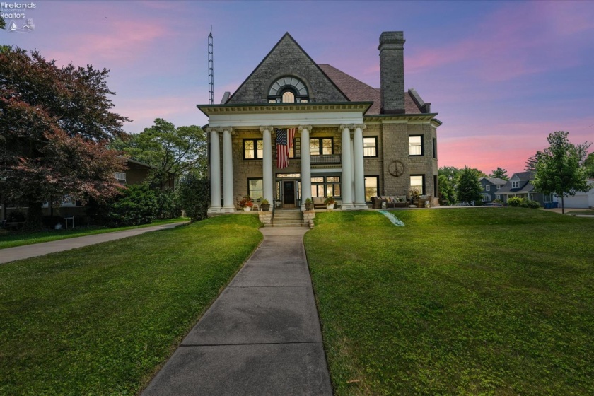 504 Perry Street, Port Clinton, 43452, 7 Bedrooms Bedrooms, ,5 BathroomsBathrooms,Residential,For Sale,Perry,20262663