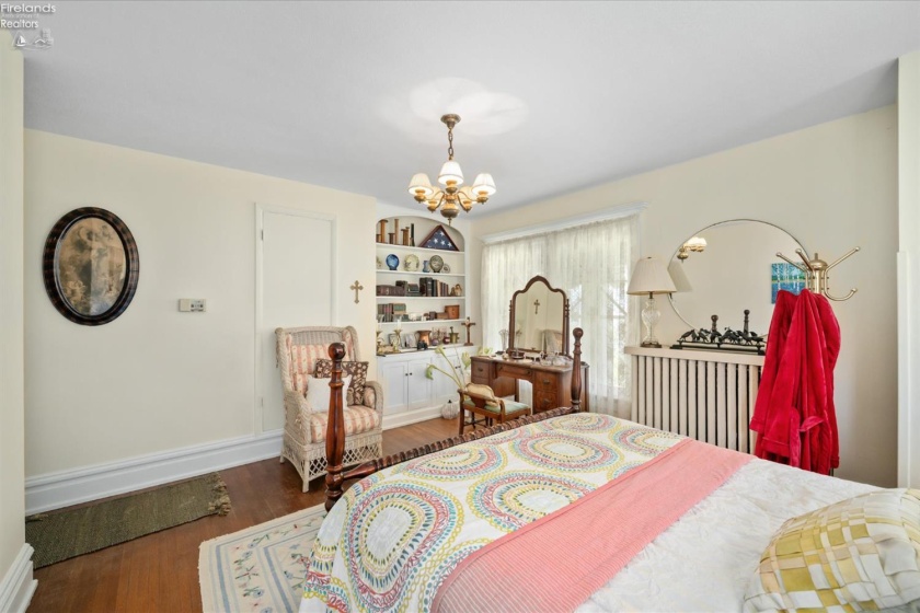504 Perry Street, Port Clinton, 43452, 7 Bedrooms Bedrooms, ,5 BathroomsBathrooms,Residential,For Sale,Perry,20262663