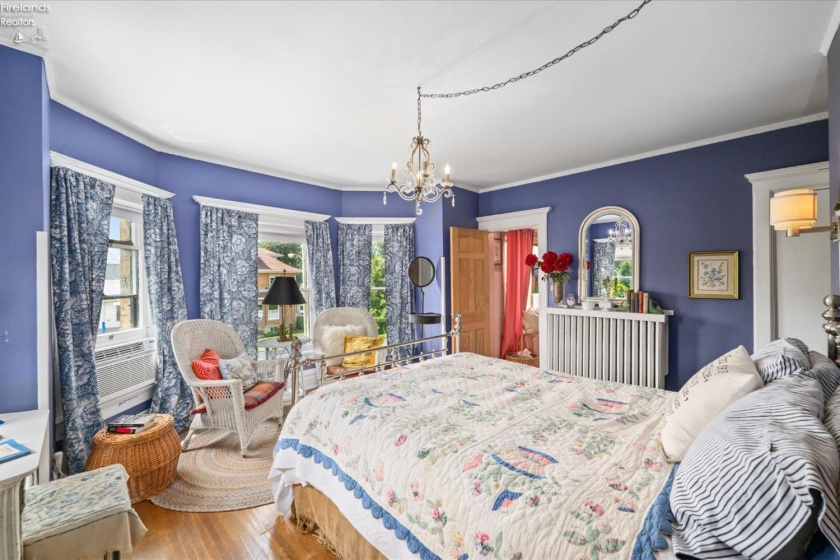 504 Perry Street, Port Clinton, 43452, 7 Bedrooms Bedrooms, ,5 BathroomsBathrooms,Residential,For Sale,Perry,20262663