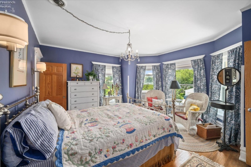 504 Perry Street, Port Clinton, 43452, 7 Bedrooms Bedrooms, ,5 BathroomsBathrooms,Residential,For Sale,Perry,20262663