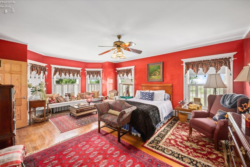 504 Perry Street, Port Clinton, 43452, 7 Bedrooms Bedrooms, ,5 BathroomsBathrooms,Residential,For Sale,Perry,20262663